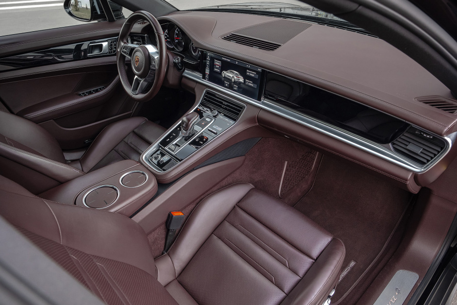 Аренда Porsche Panamera 4 в Санкт-Петербурге