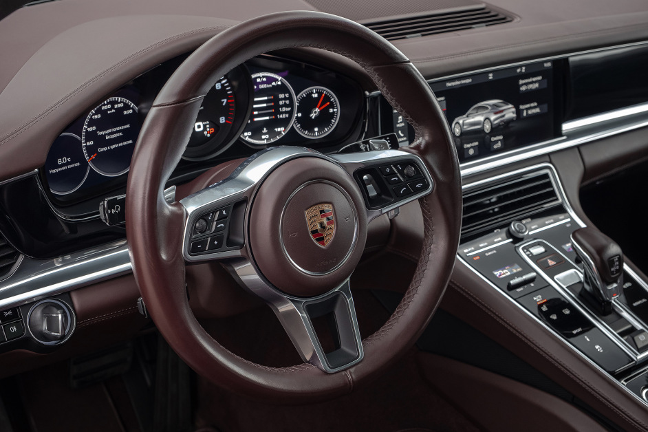 Аренда Porsche Panamera 4 в Санкт-Петербурге
