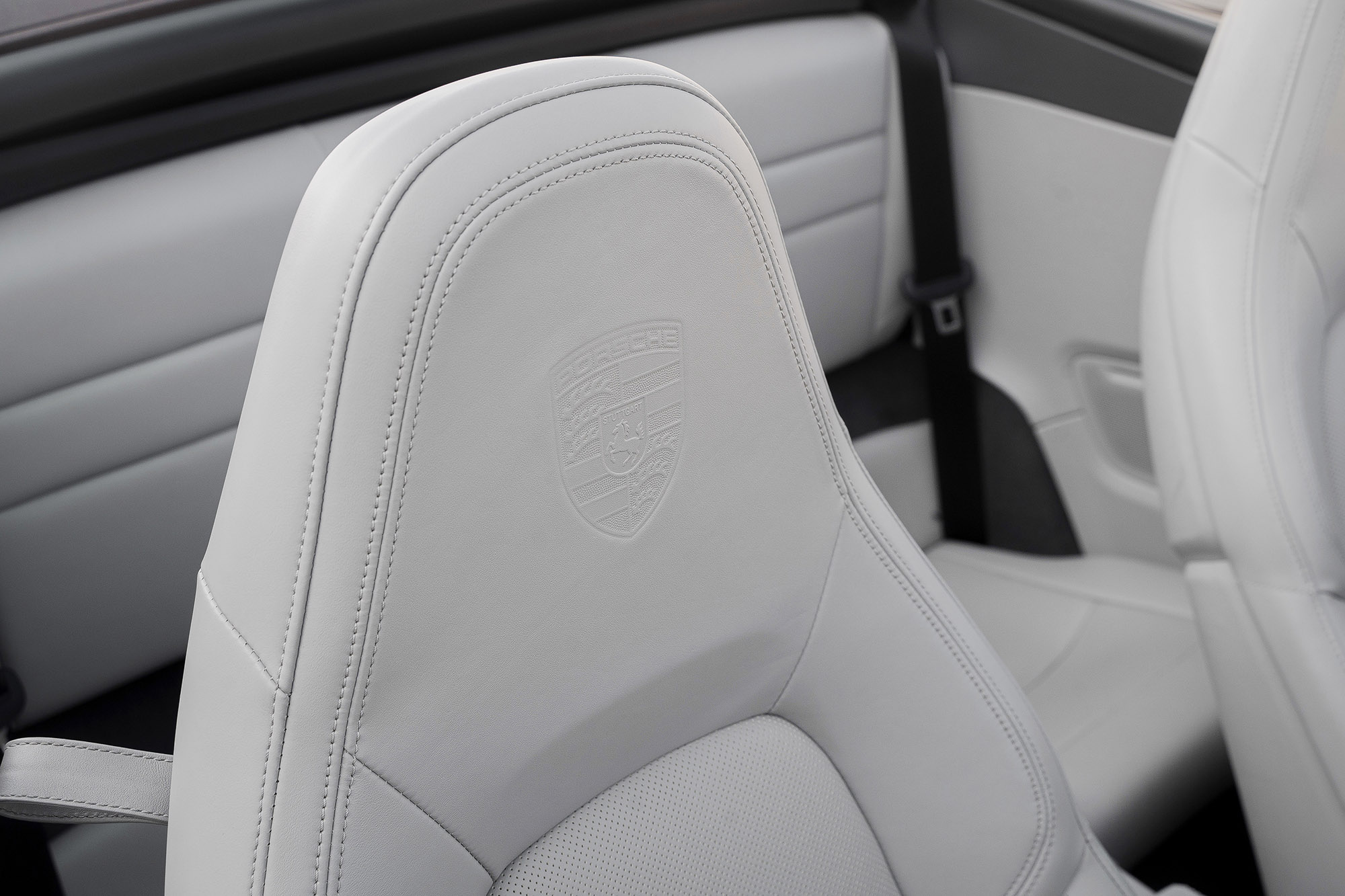 Аренда Porsche Carrera 4S в Сочи