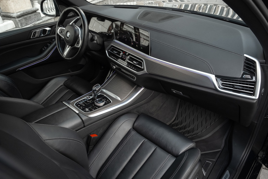 Аренда BMW X5 30d в Москве