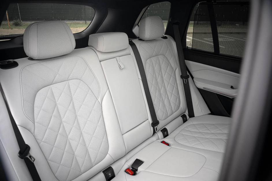 Аренда Geely Monjaro I rest. в Санкт-Петербурге