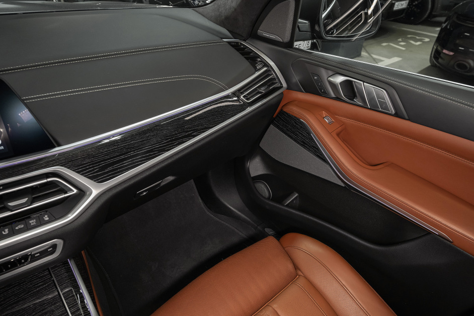 Аренда BMW X7 40i xDrive в Санкт-Петербурге