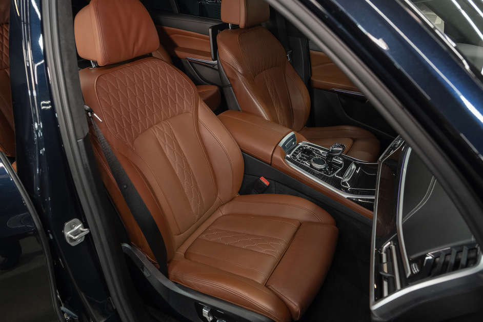 Аренда BMW X7 40i xDrive в Санкт-Петербурге