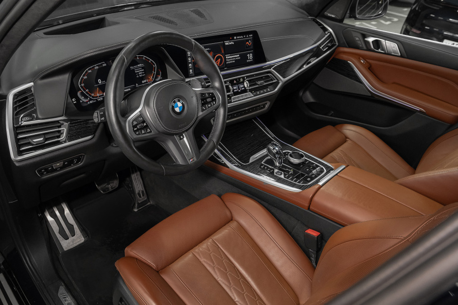 Аренда BMW X7 40i xDrive в Санкт-Петербурге