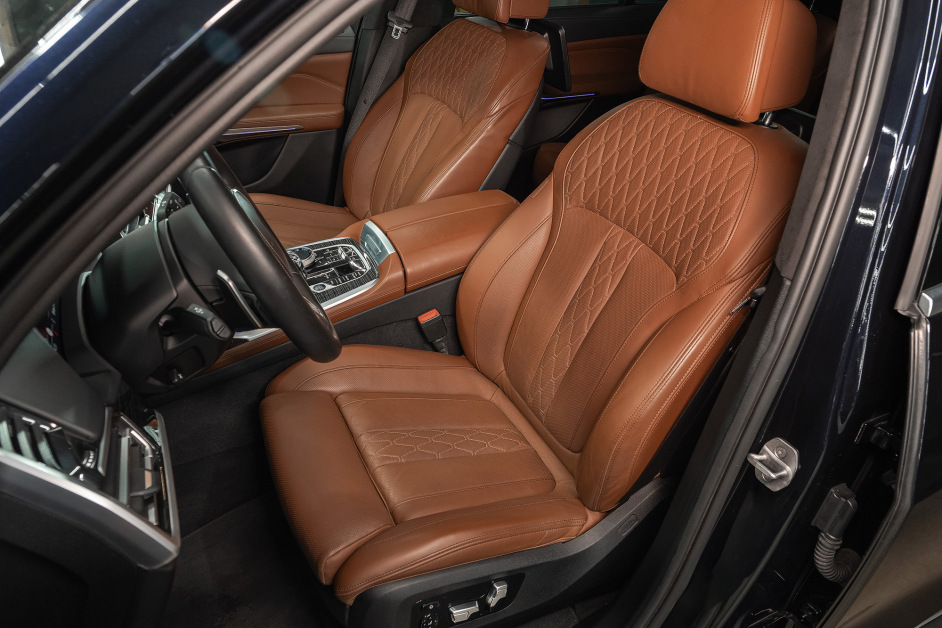 Аренда BMW X7 40i xDrive в Санкт-Петербурге