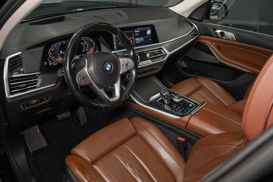 Аренда BMW X7 30d в Санкт-Петербурге
