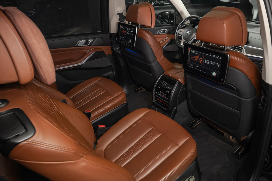 Аренда BMW X7 30d в Санкт-Петербурге