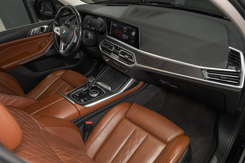 Аренда BMW X7 30d в Санкт-Петербурге