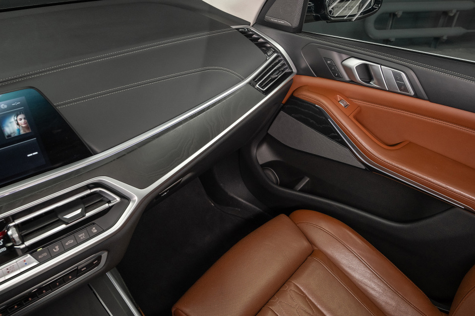 Аренда BMW X7 30d в Санкт-Петербурге