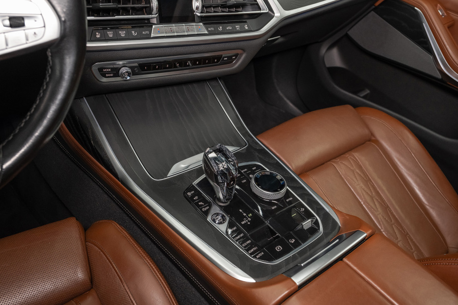 Аренда BMW X7 30d в Санкт-Петербурге