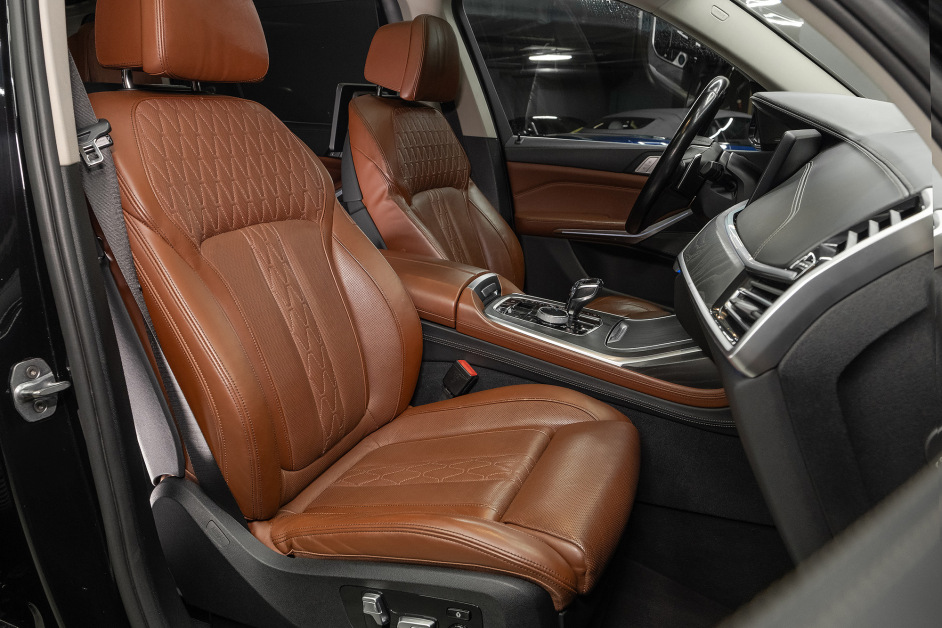 Аренда BMW X7 30d в Санкт-Петербурге