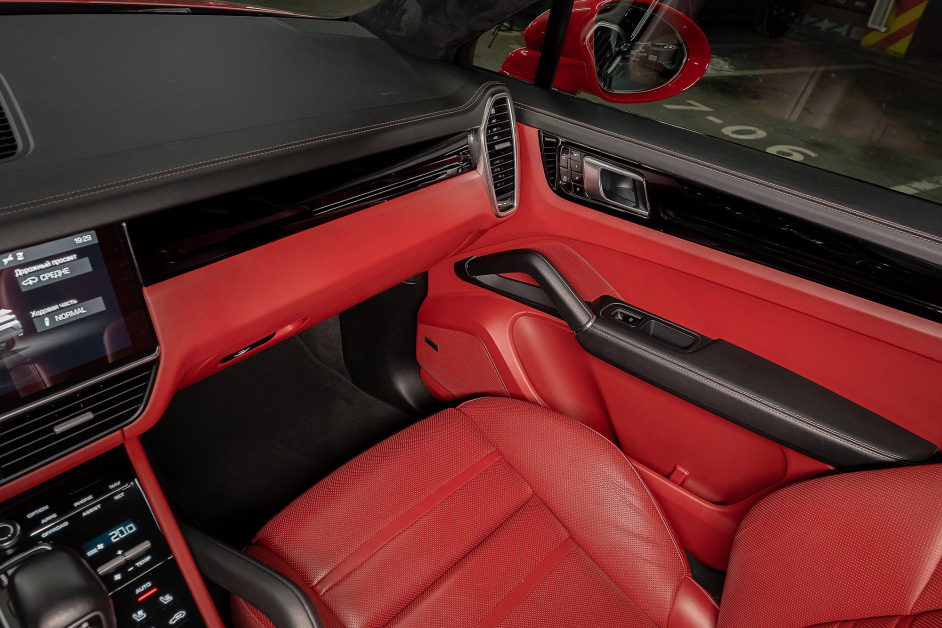 Аренда Porsche Cayenne Coupe в Санкт-Петербурге