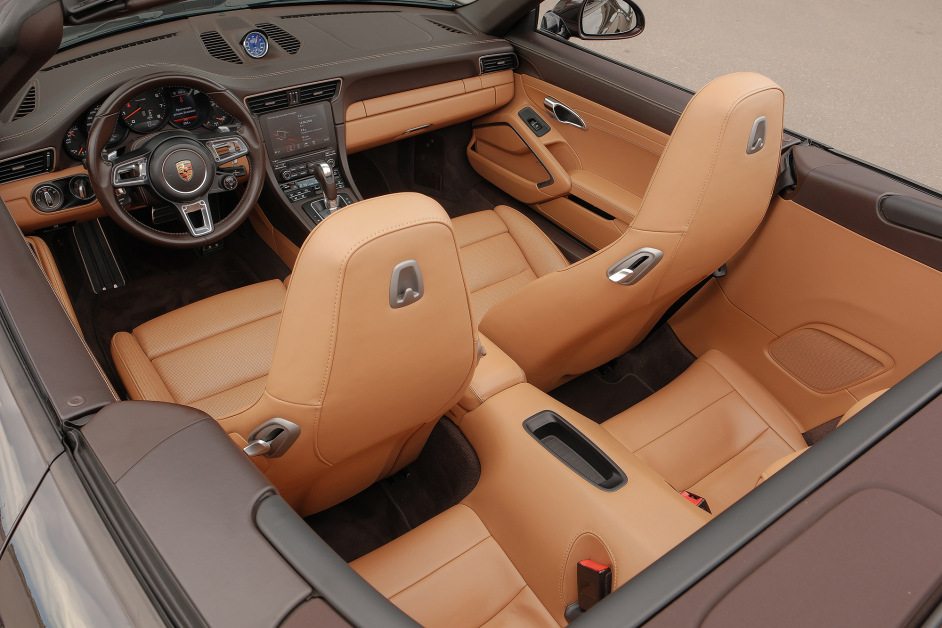 Аренда Porsche 911 Carrera 4S Cabriolet в Санкт-Петербурге