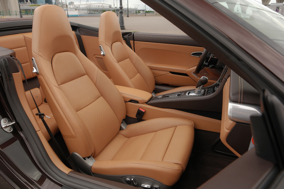 Аренда Porsche 911 Carrera 4S Cabriolet в Санкт-Петербурге