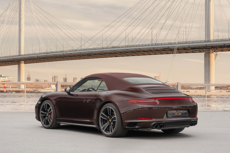 Аренда Porsche 911 Carrera 4S Cabriolet в Санкт-Петербурге