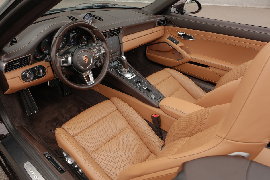 Аренда Porsche 911 Carrera 4S Cabriolet в Санкт-Петербурге