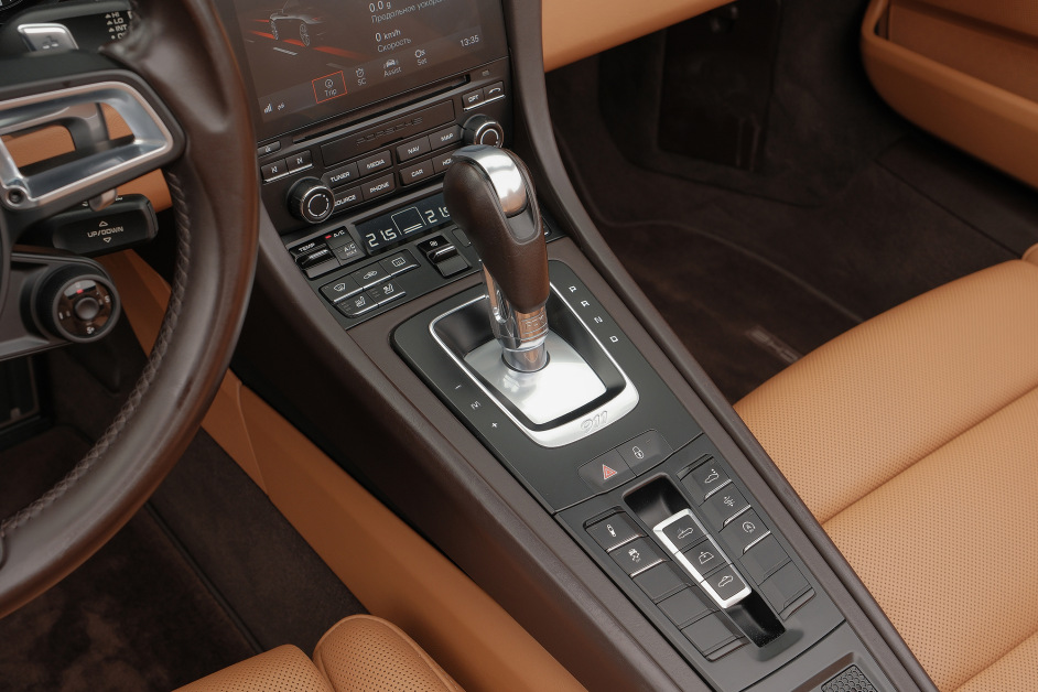 Аренда Porsche 911 Carrera 4S Cabriolet в Санкт-Петербурге