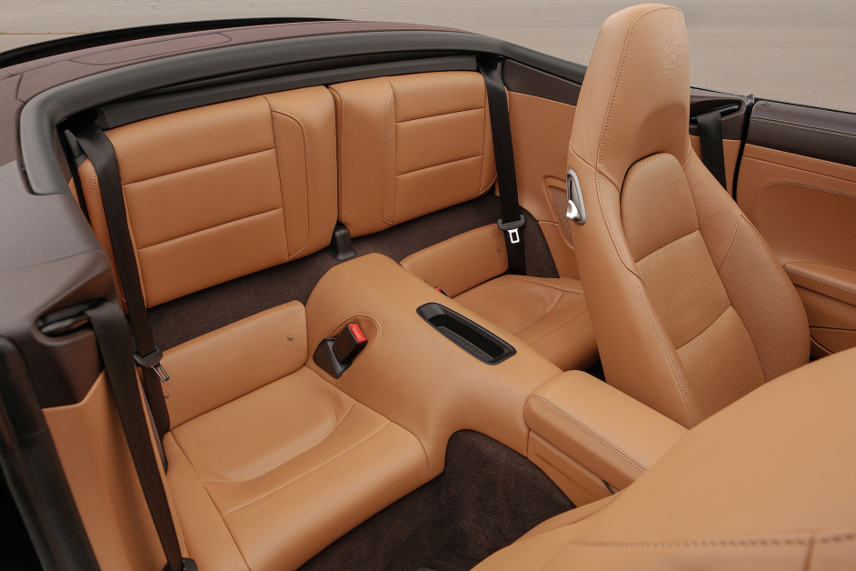 Аренда Porsche 911 Carrera 4S Cabriolet в Санкт-Петербурге