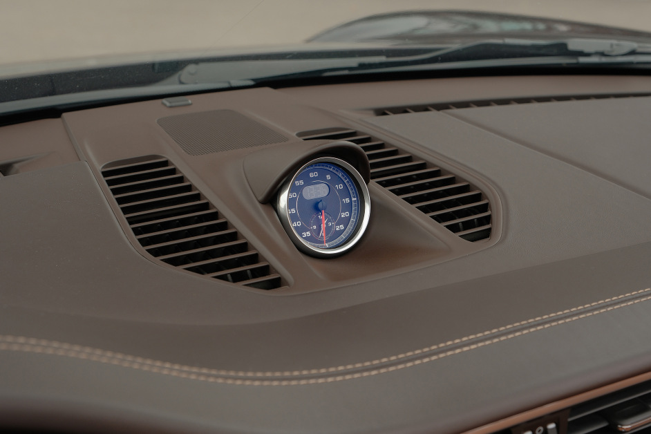 Аренда Porsche 911 Carrera 4S Cabriolet в Санкт-Петербурге