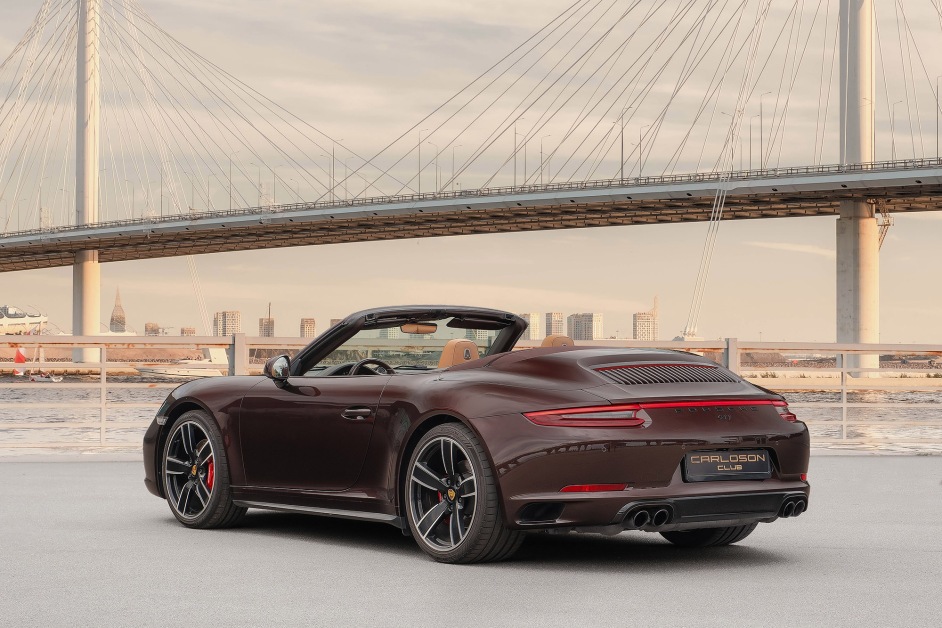 Аренда Porsche 911 Carrera 4S Cabriolet в Санкт-Петербурге