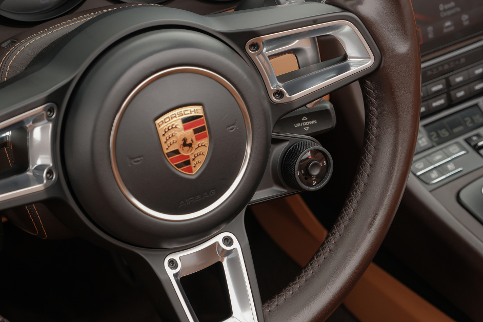 Аренда Porsche 911 Carrera 4S Cabriolet в Санкт-Петербурге