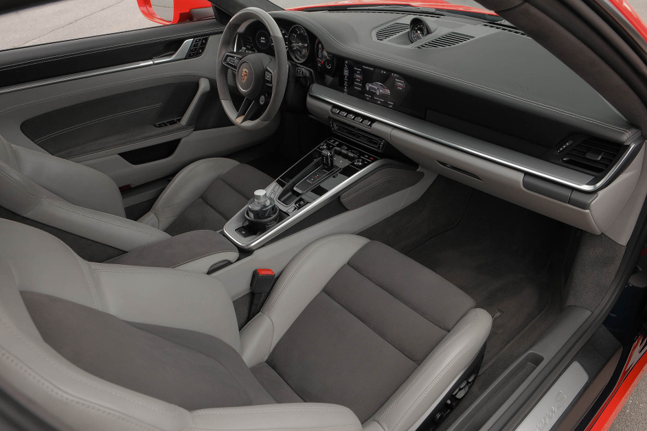 Аренда Porsche 911 Carrera S в Санкт-Петербурге