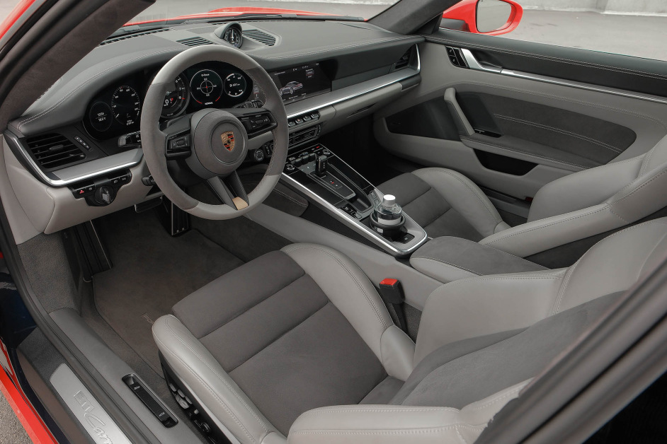 Аренда Porsche 911 Carrera S в Санкт-Петербурге