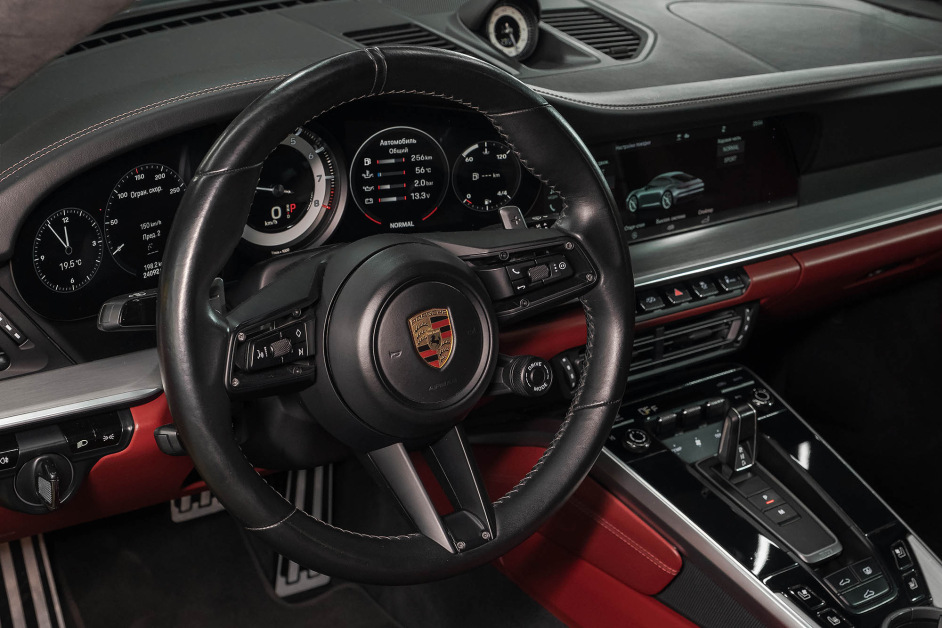 Аренда Porsche 911 Carrera 4S в Санкт-Петербурге