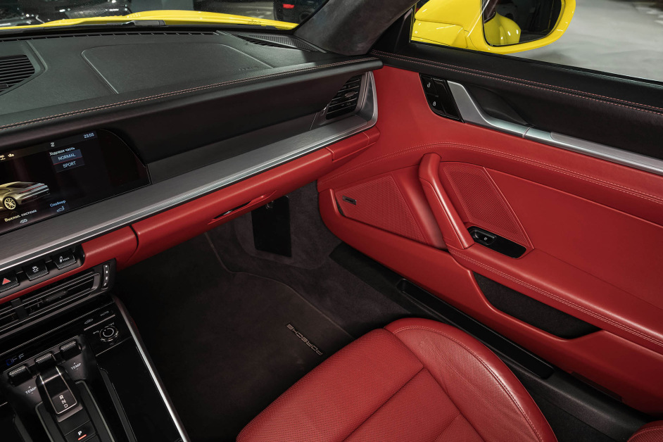 Аренда Porsche 911 Carrera 4S в Санкт-Петербурге