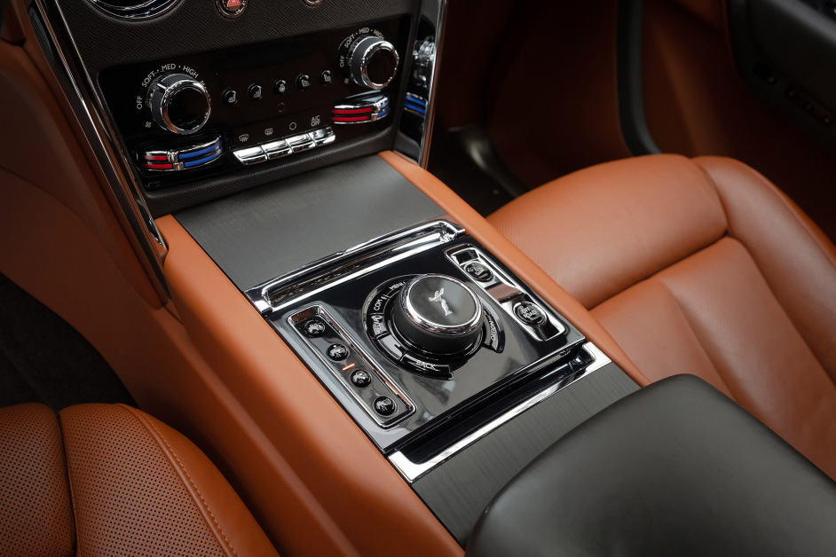 Аренда Rolls Royce Cullinan в Москве