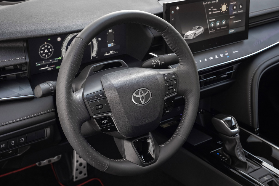 Аренда Toyota Camry HEV XV80 в Москве