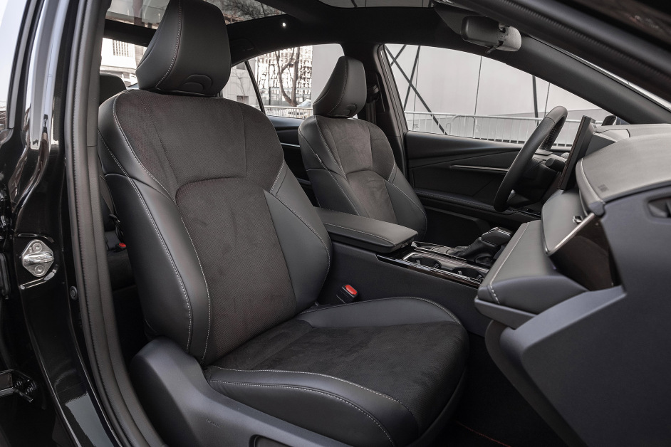 Аренда Toyota Camry HEV XV80 в Москве