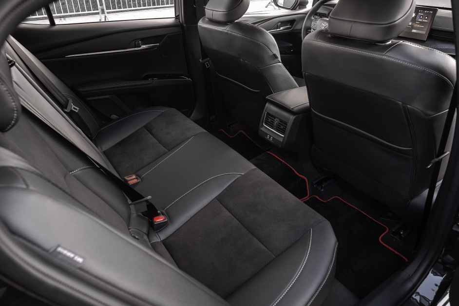 Аренда Toyota Camry HEV XV80 в Москве