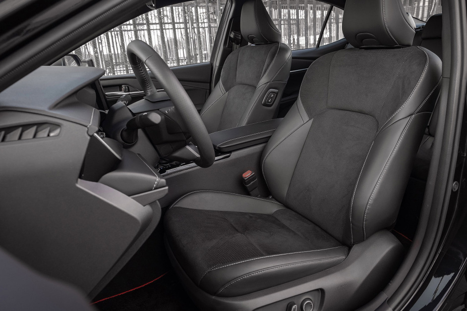 Аренда Toyota Camry HEV XV80 в Москве