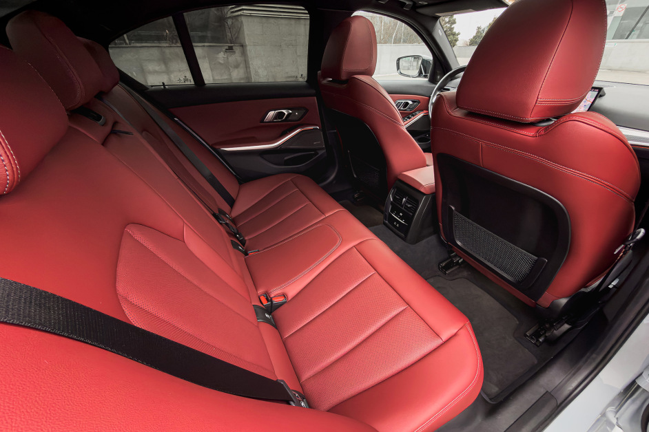 Аренда BMW 330e в Санкт-Петербурге