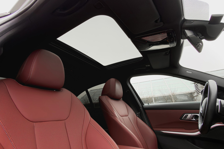 Аренда BMW 330e в Санкт-Петербурге