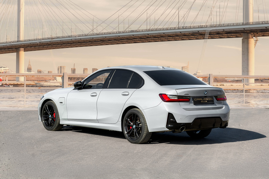 Аренда BMW 330e в Санкт-Петербурге