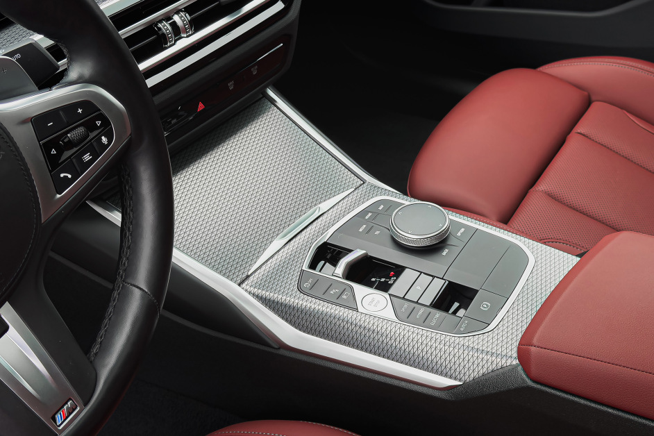 Аренда BMW 330e в Санкт-Петербурге