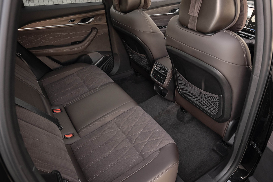 Аренда Geely Monjaro rest. в Москве