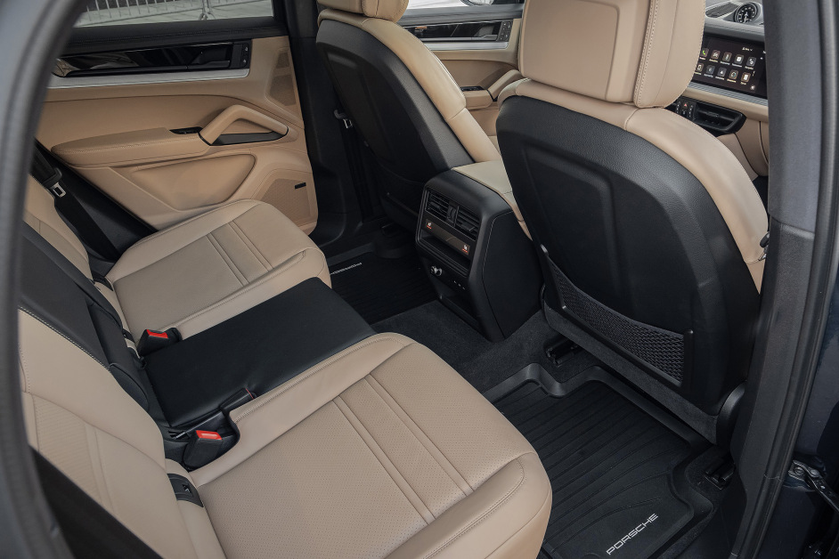 Аренда Porsche Cayenne Coupe rest. в Москве