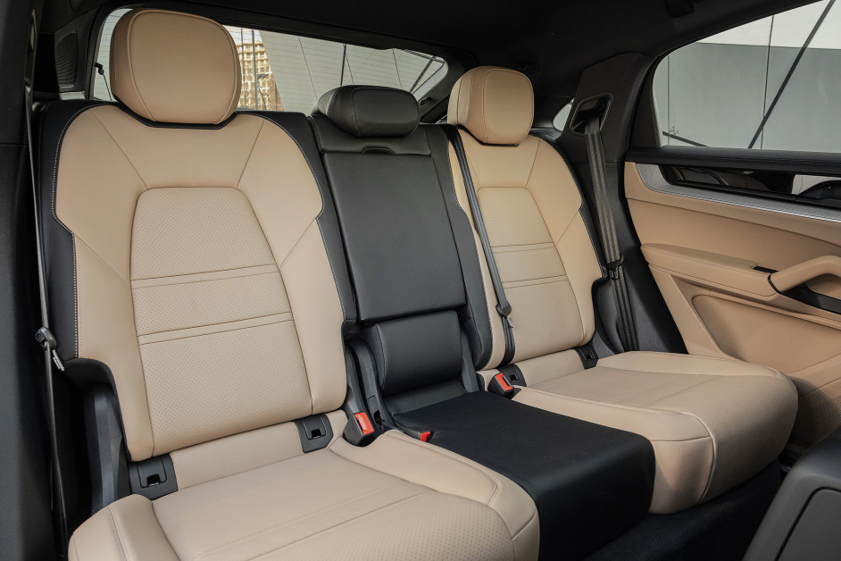 Аренда Porsche Cayenne Coupe rest. в Москве