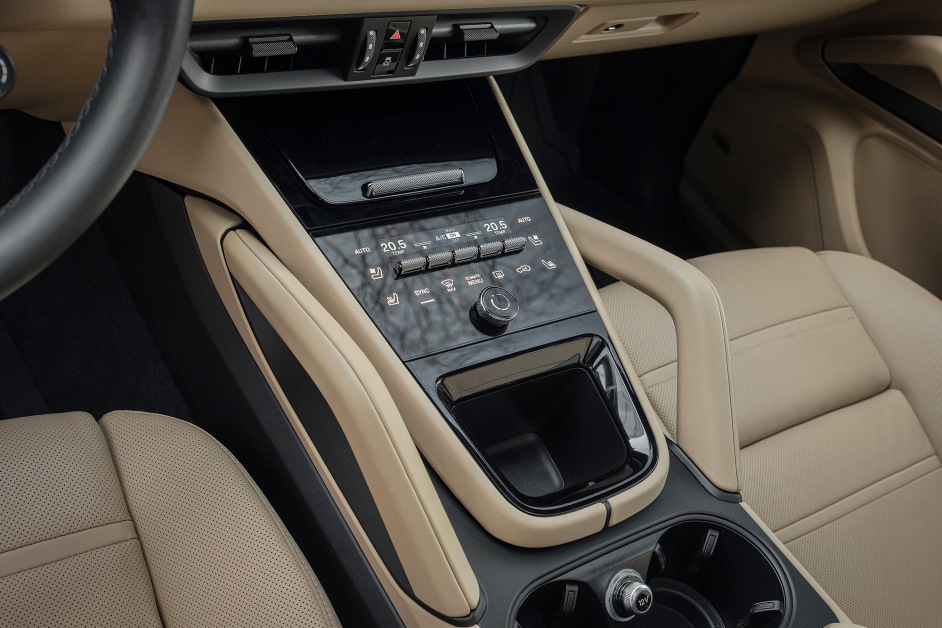 Аренда Porsche Cayenne Coupe rest. в Москве