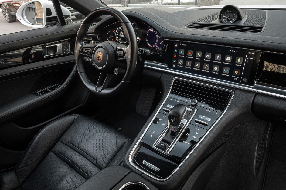 Аренда Porsche Panamera 4S E-Hybrid в Москве