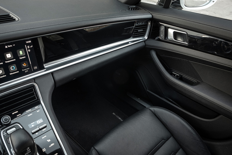 Аренда Porsche Panamera 4S E-Hybrid в Москве