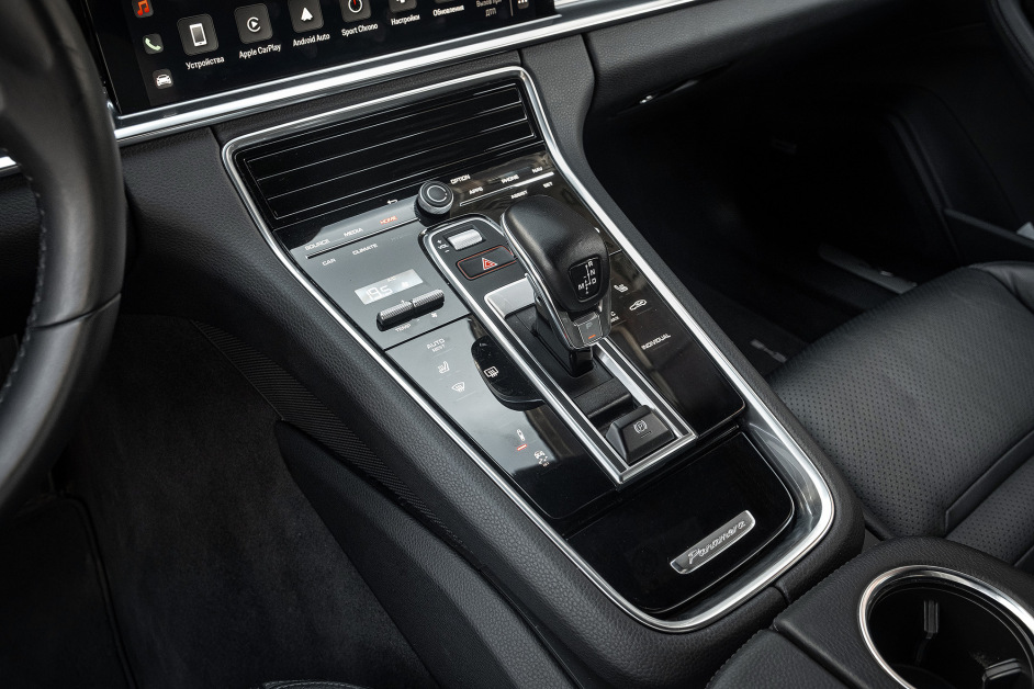 Аренда Porsche Panamera 4S E-Hybrid в Москве