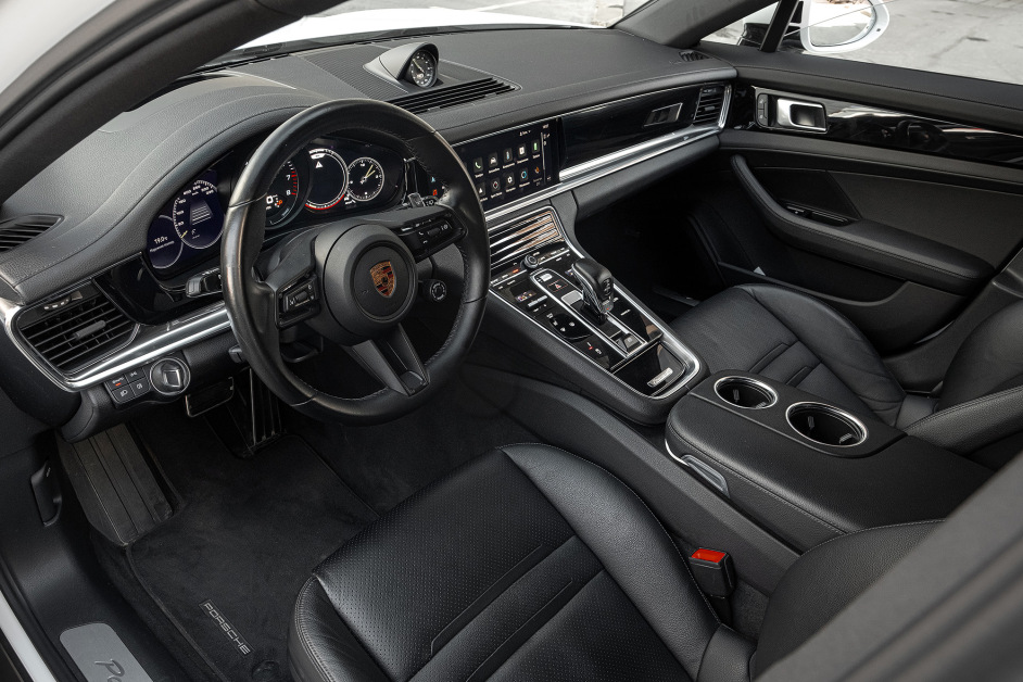 Аренда Porsche Panamera 4S E-Hybrid в Москве