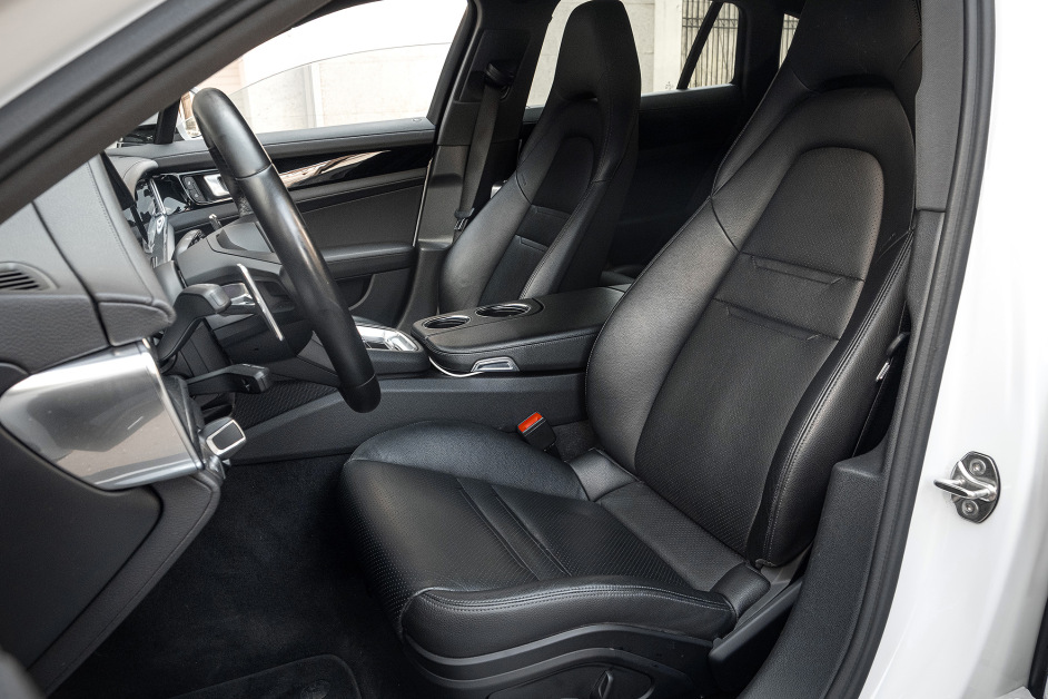 Аренда Porsche Panamera 4S E-Hybrid в Москве