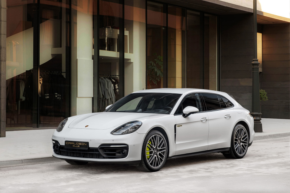 Аренда Porsche Panamera 4S E-Hybrid в Москве