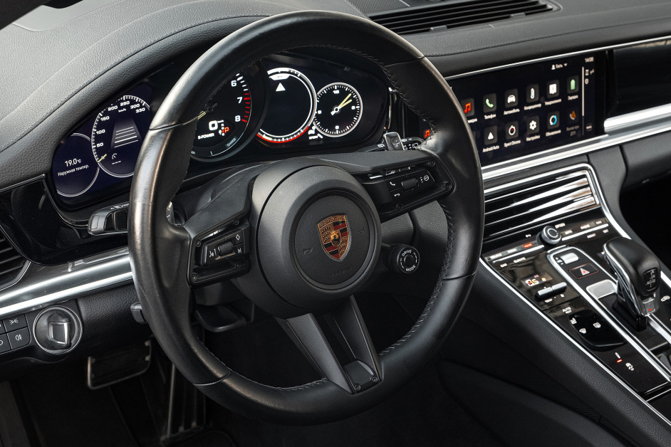 Аренда Porsche Panamera 4S E-Hybrid в Москве