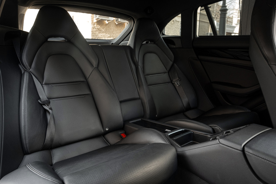 Аренда Porsche Panamera 4S E-Hybrid в Москве